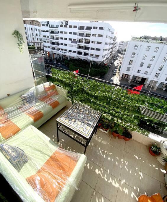 Panoramic View Of Downtown Apartment